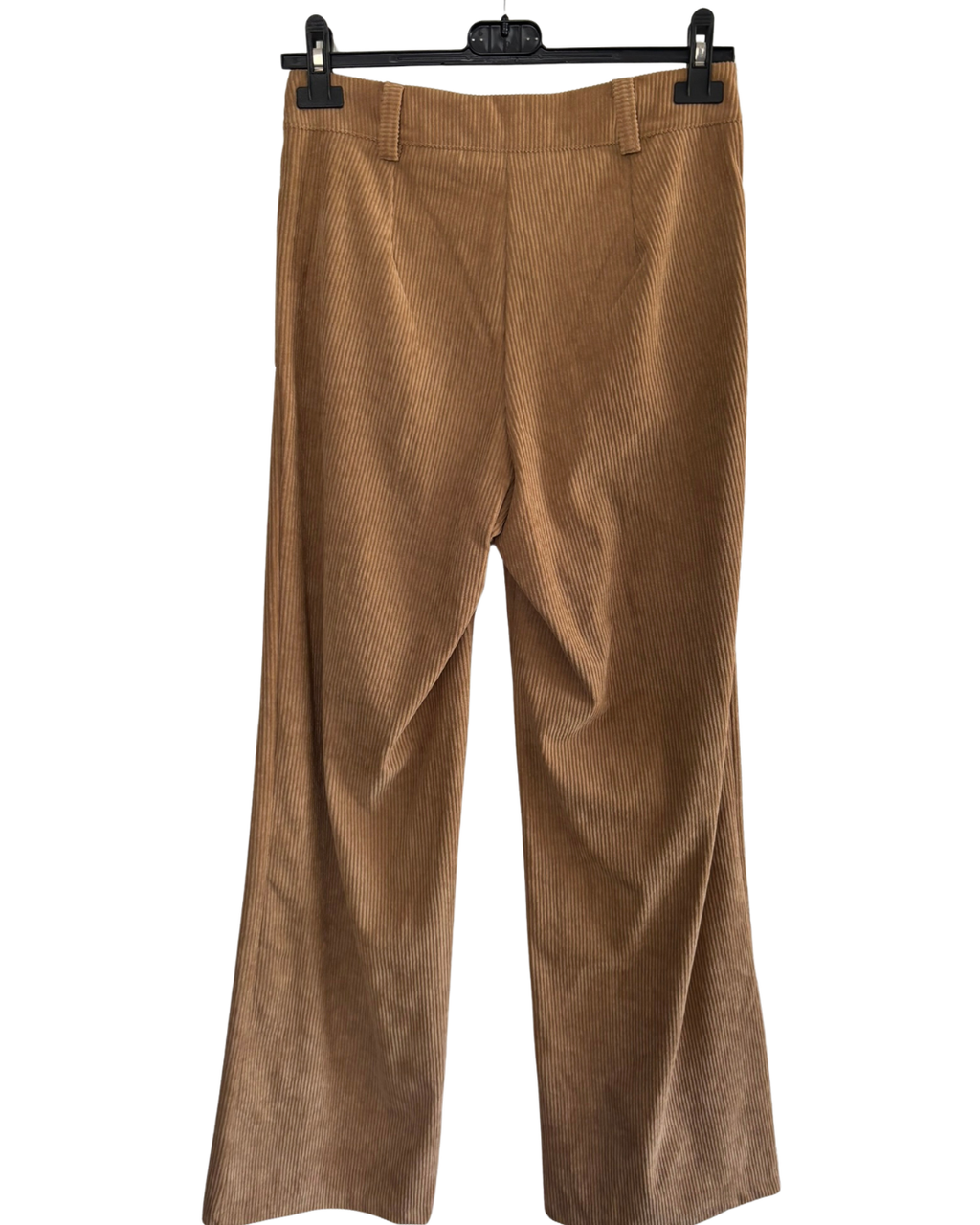 REF 9 Pantalon en style velours côtelé couleur camel, à la fois chic et confortable, parfait pour un look casual élégant.