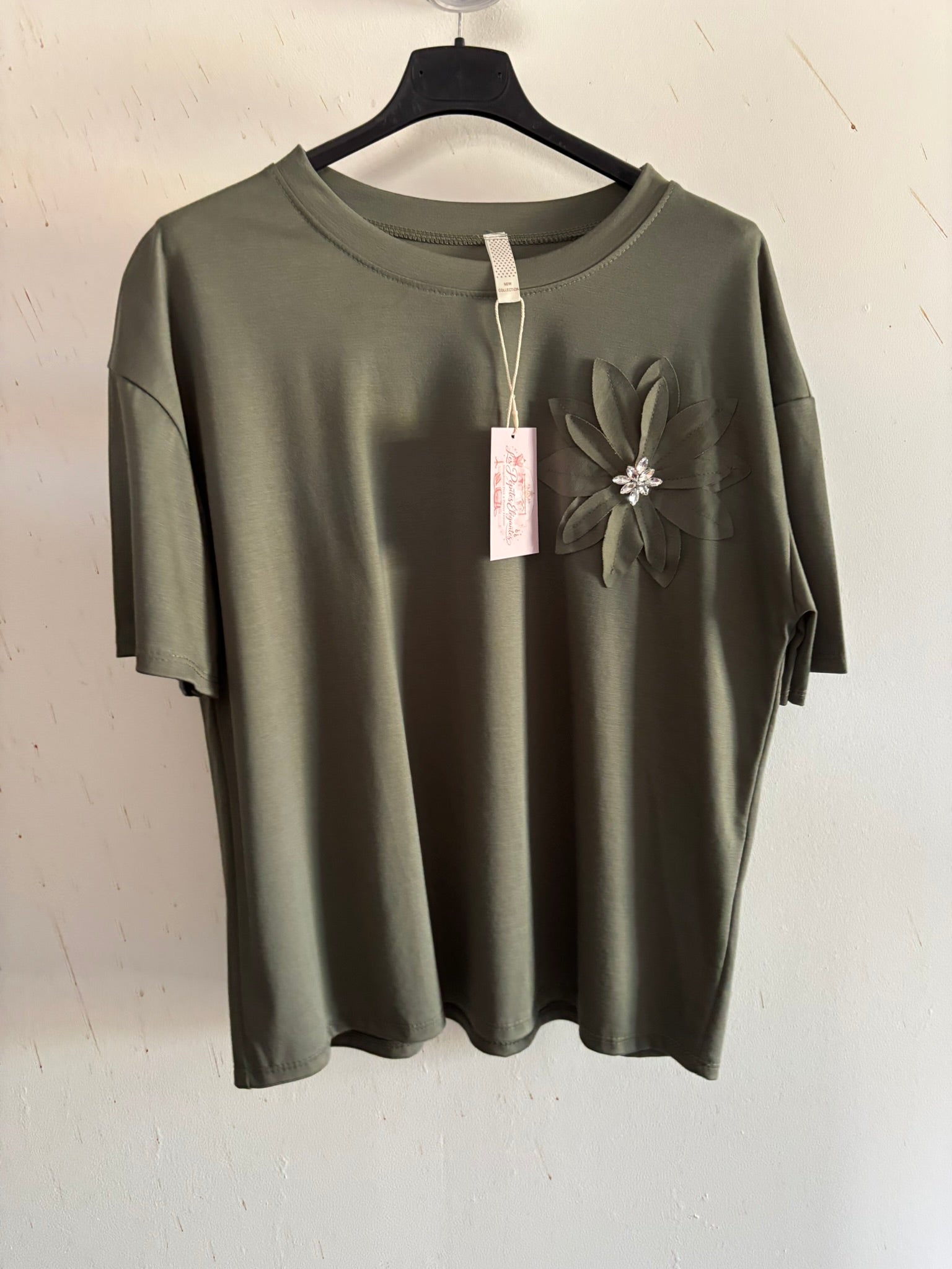 REF 18 T-shirt fluide détail fleur